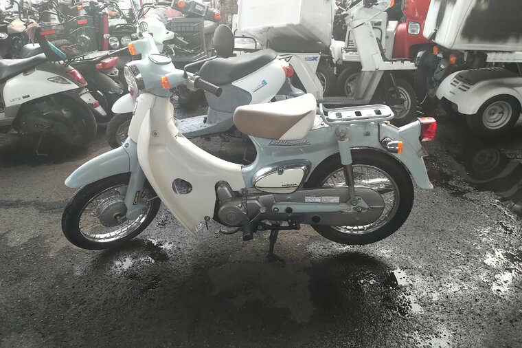 EXPECTED: Honda C50 Little Cub, Japanese, Light blue, 3342 km