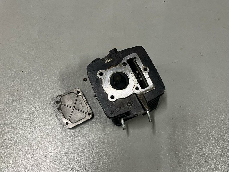 CYLINDERHEAD ASSY, BLACK, OEM Mash part used product