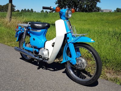 TE HUUR! Honda C50 K1 Blauw (ook te koop)