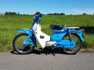 TE HUUR! Honda C50 K1 Blauw (ook te koop)