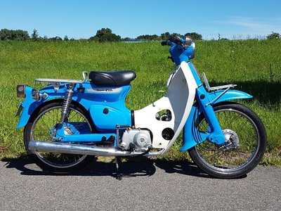 TE HUUR! Honda C50 K1 Blauw (ook te koop)