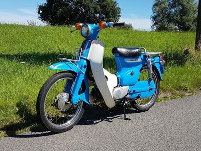 TE HUUR! Honda C50 K1 Blauw (ook te koop)